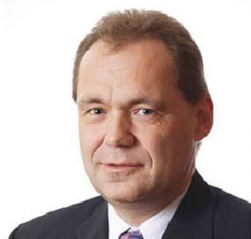 Thomas-Hugger1-251x300