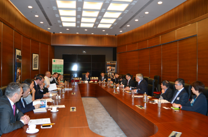 HK Roundtable 16_feature