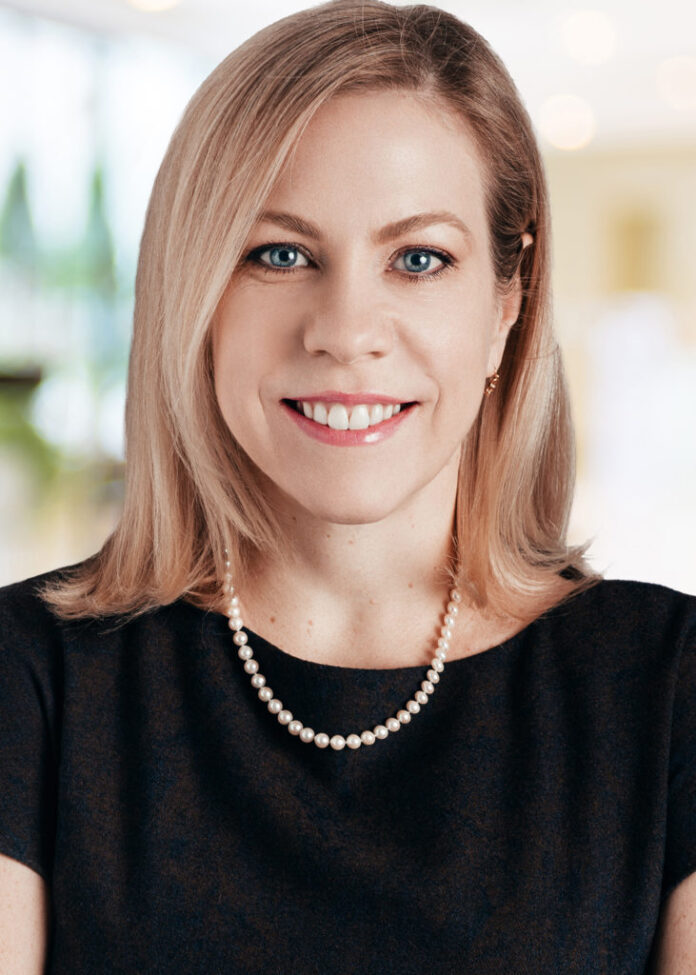 peve_jennifer_2017_n-731x1024