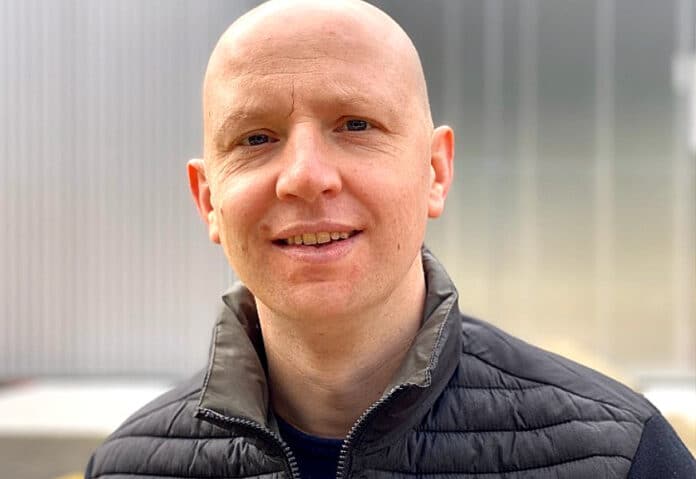 Noel Hillmann_casual_872x600