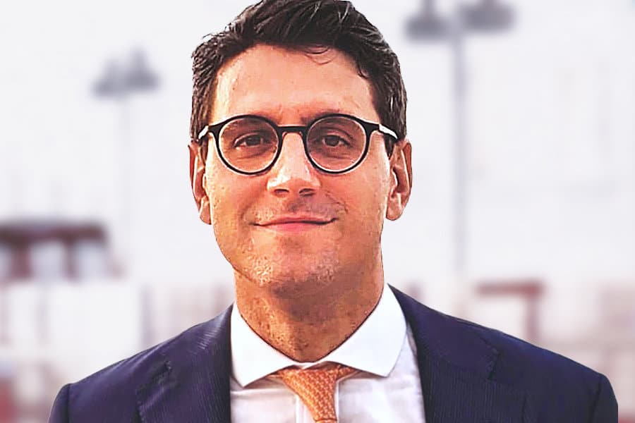 Andrea Carzana_Aviva_900x600