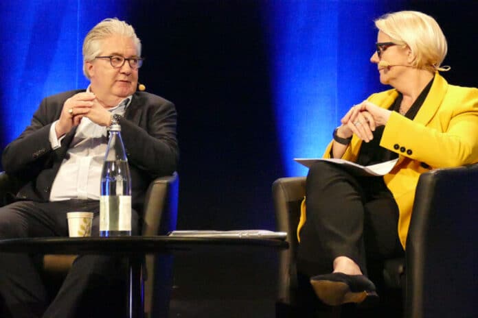 TT22_David Miller-Julia Streets_900x600