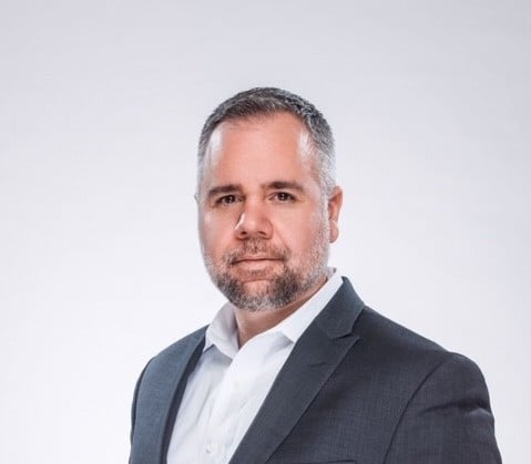 John_Pucciarelli_no_tie