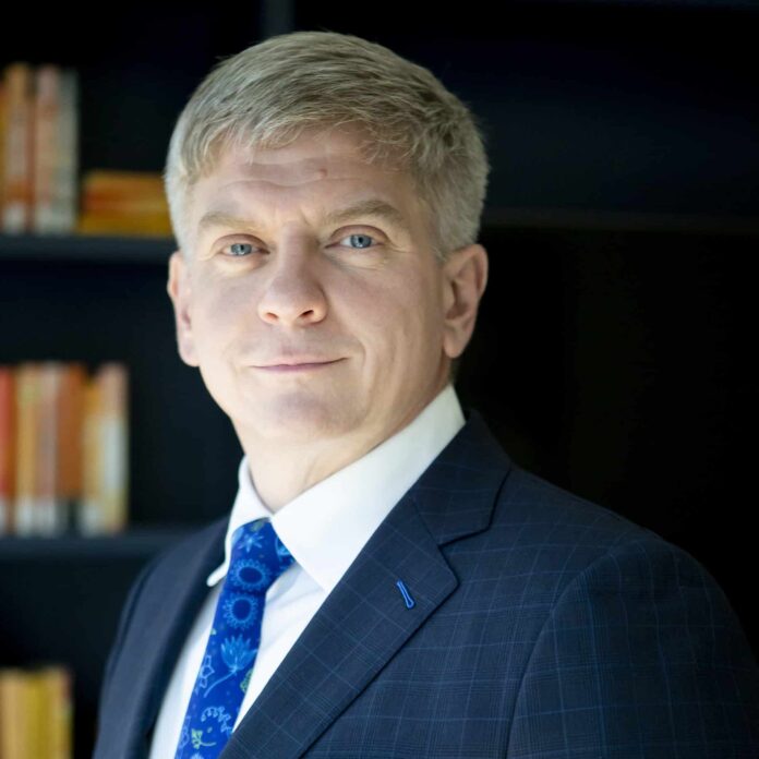 MarkDavies_headshot-scaled-e1659998292207