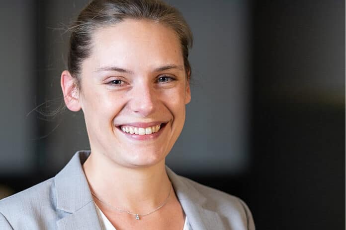 Louise Piffaut, Aviva_900x600