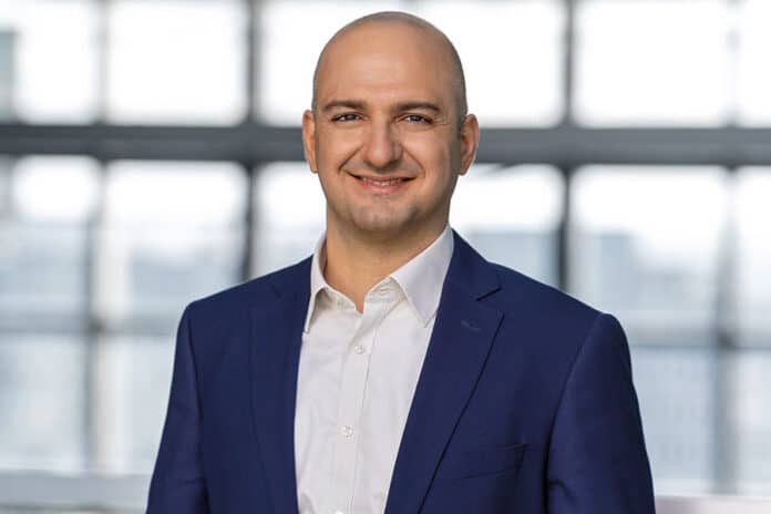 Be62-Alireza-Dorfard-900x600