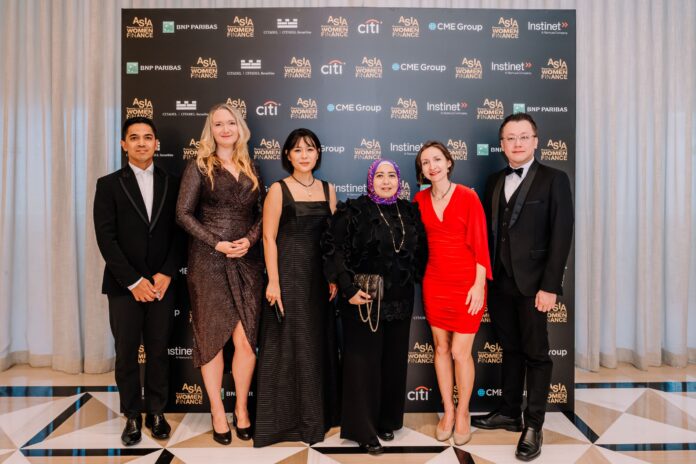 Kenanga Futures Ayman bin Ariffin, Laurie McAughtry, Azila Abdul Aziz, Yulia Kuksina and others from Kenanga Futures