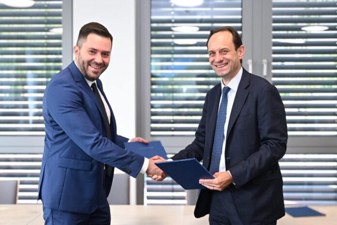 Ruslan Magomedov, chairman, NSSMC (L) and Mark Branson, president, BaFin (R) Ruslan Magomedov, chairman, NSSMC (L) and Mark Branson, president, BaFin (R)